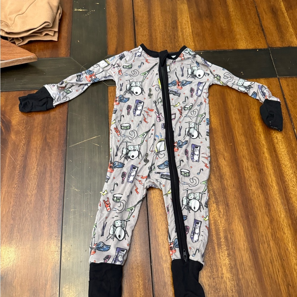 Music Footed Bamboo Zippie